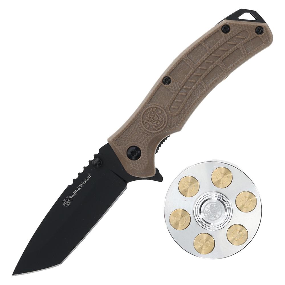 Folding knife and revolver cylinder with cartridges
