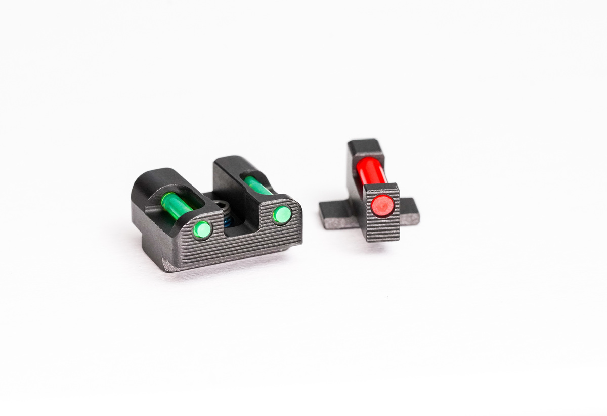 Fiber optic front and rear gun sights