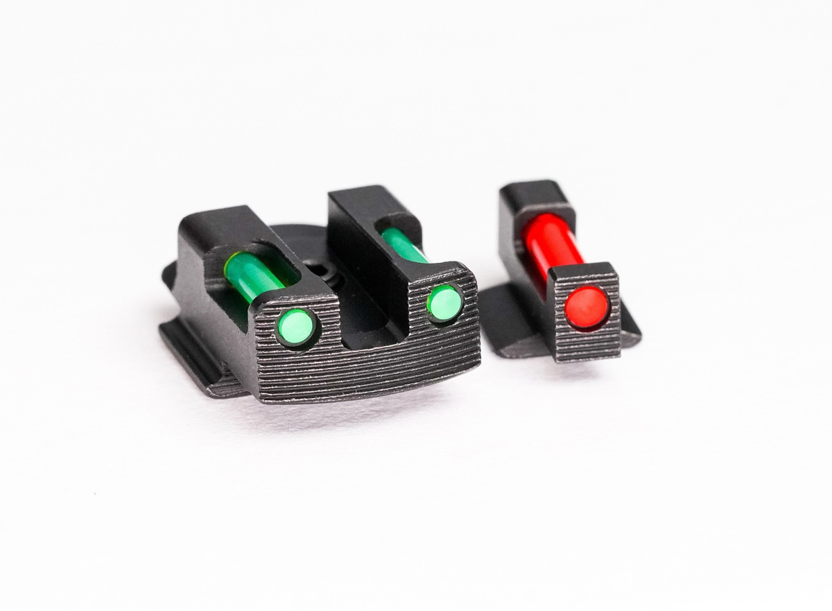 Handgun sights with green and red fiber optics