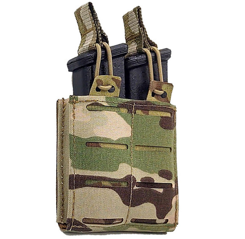 Camouflage double rifle magazine pouch with magazines