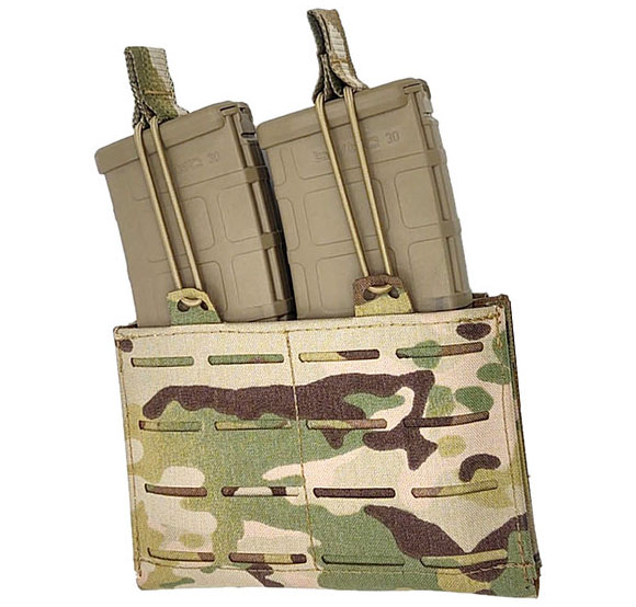 Camouflage double rifle magazine pouch with magazines