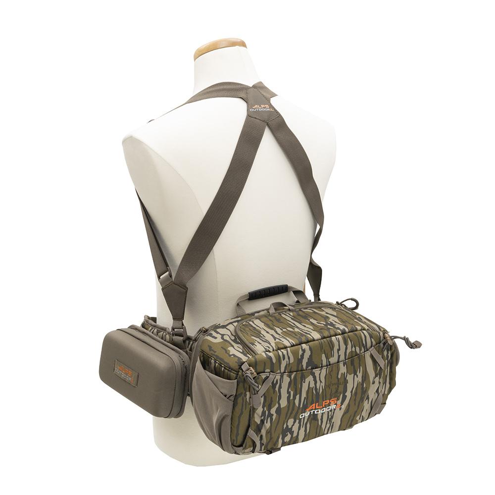 Camouflage hunting waist pack with shoulder harness