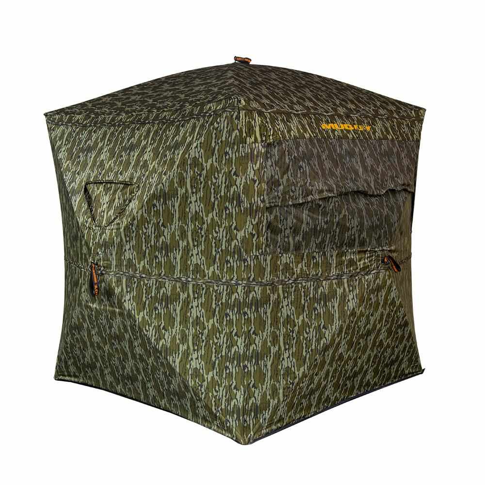 Camouflage pop-up hunting blind with mesh windows