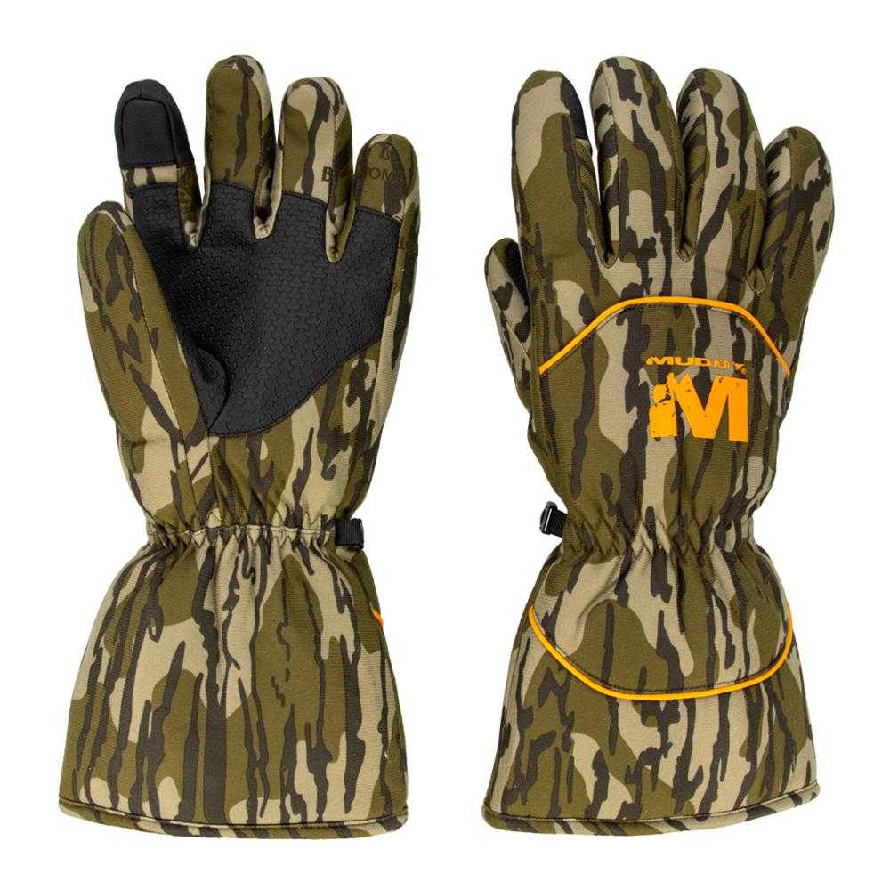 Camouflage insulated hunting gloves with black grip palm