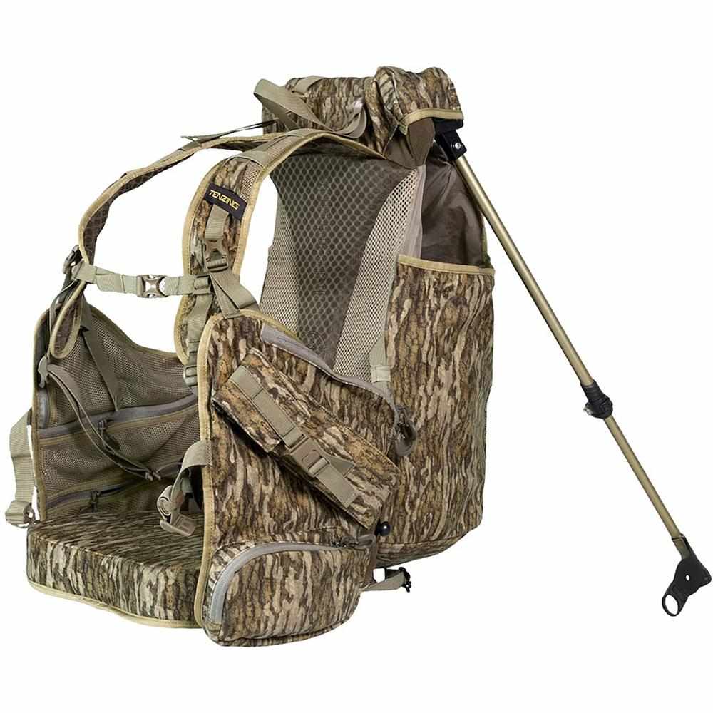 Camouflage hunting backpack with fold-out seat and shooting stick