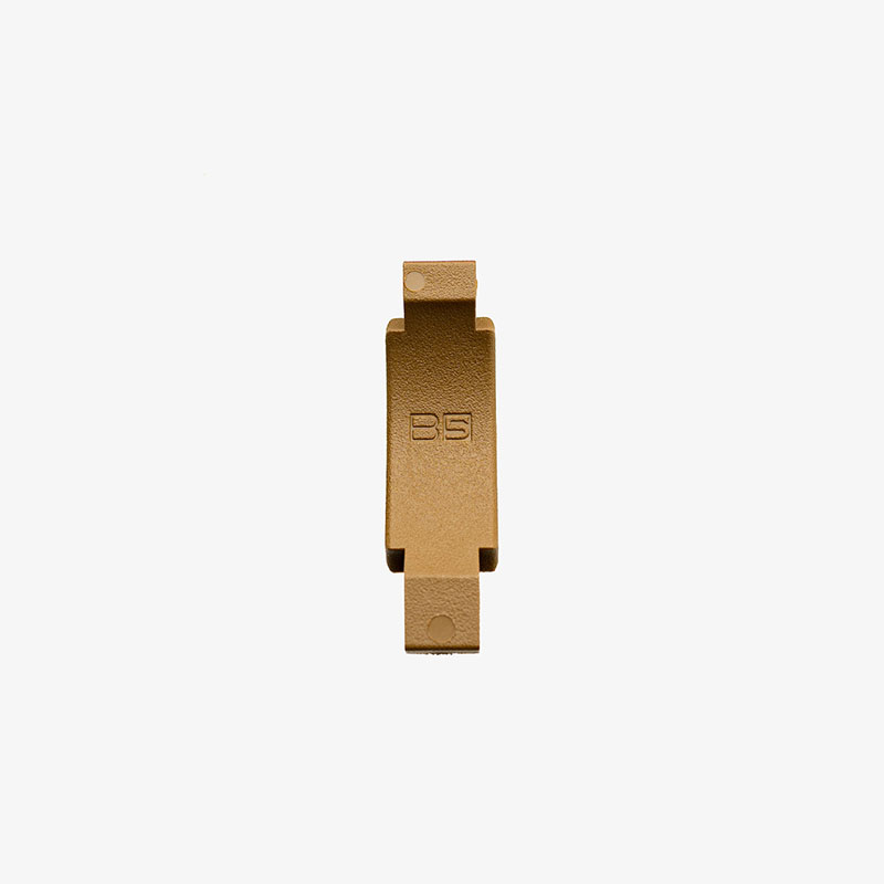 Gold metal watch link engraved B5