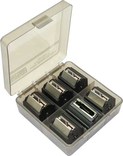 Plastic case with razor blade cartridges