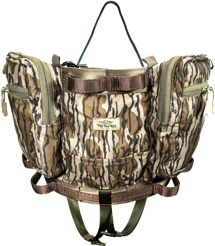 Camouflage hunting waist pack with multiple zippered pockets