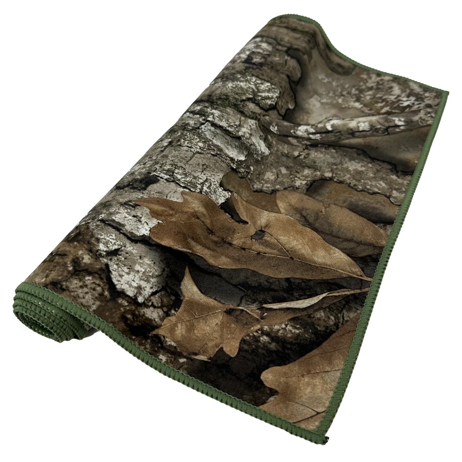Rolled camouflage mat with bark and oak leaf print